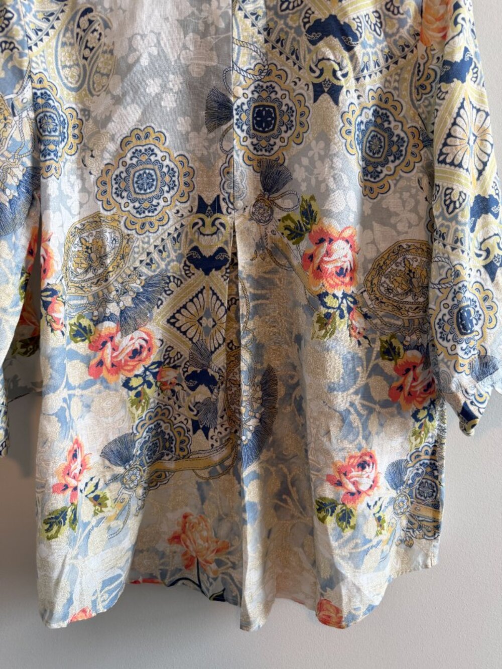 Chicos Linen Blouse Blue Floral Paisley Button Front Lightweight Summer Top SZ 1 - Picture 8 of 12
